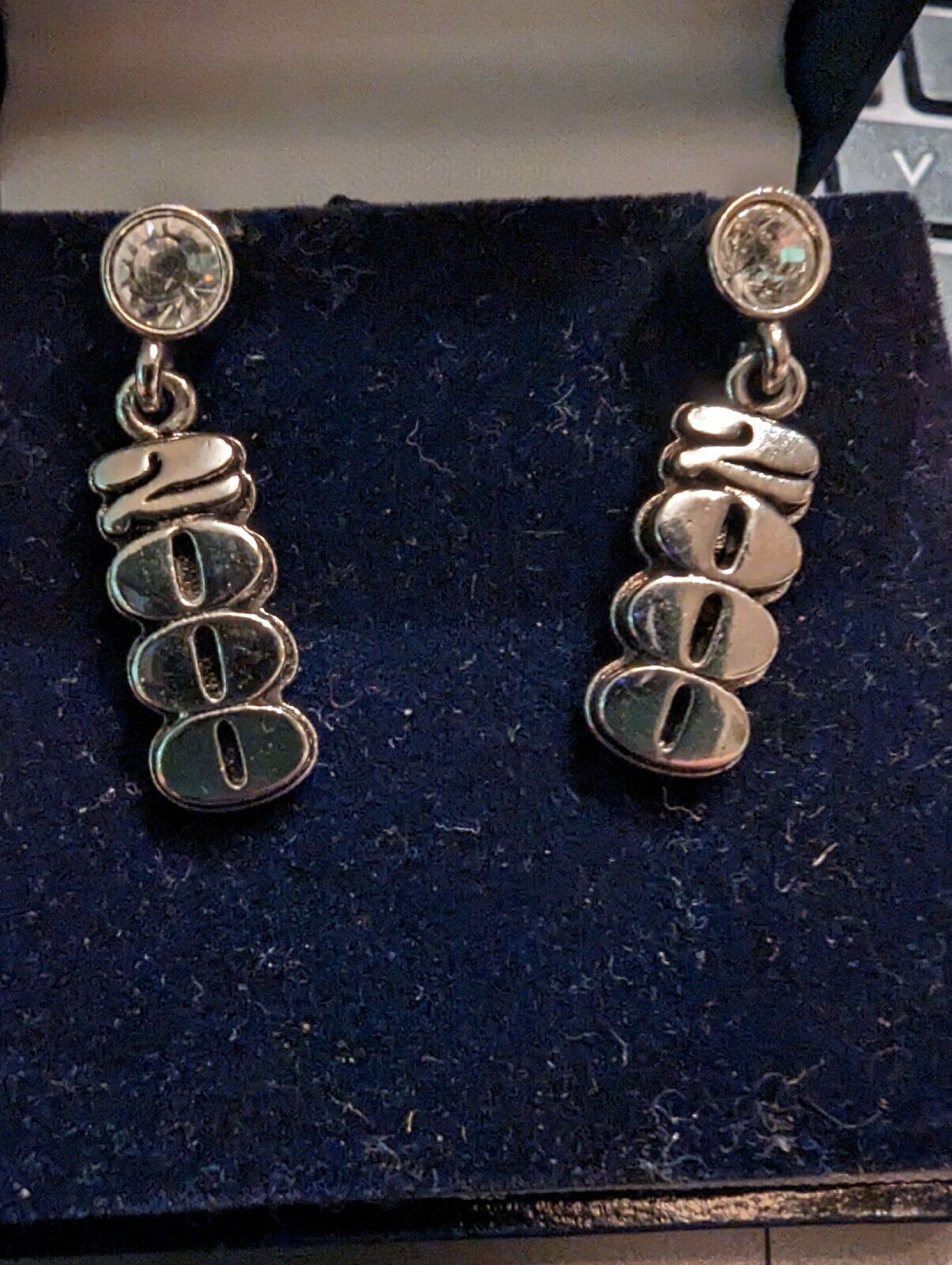 Vintage Year "2000" Metal Dangling Silver Tone Earrings