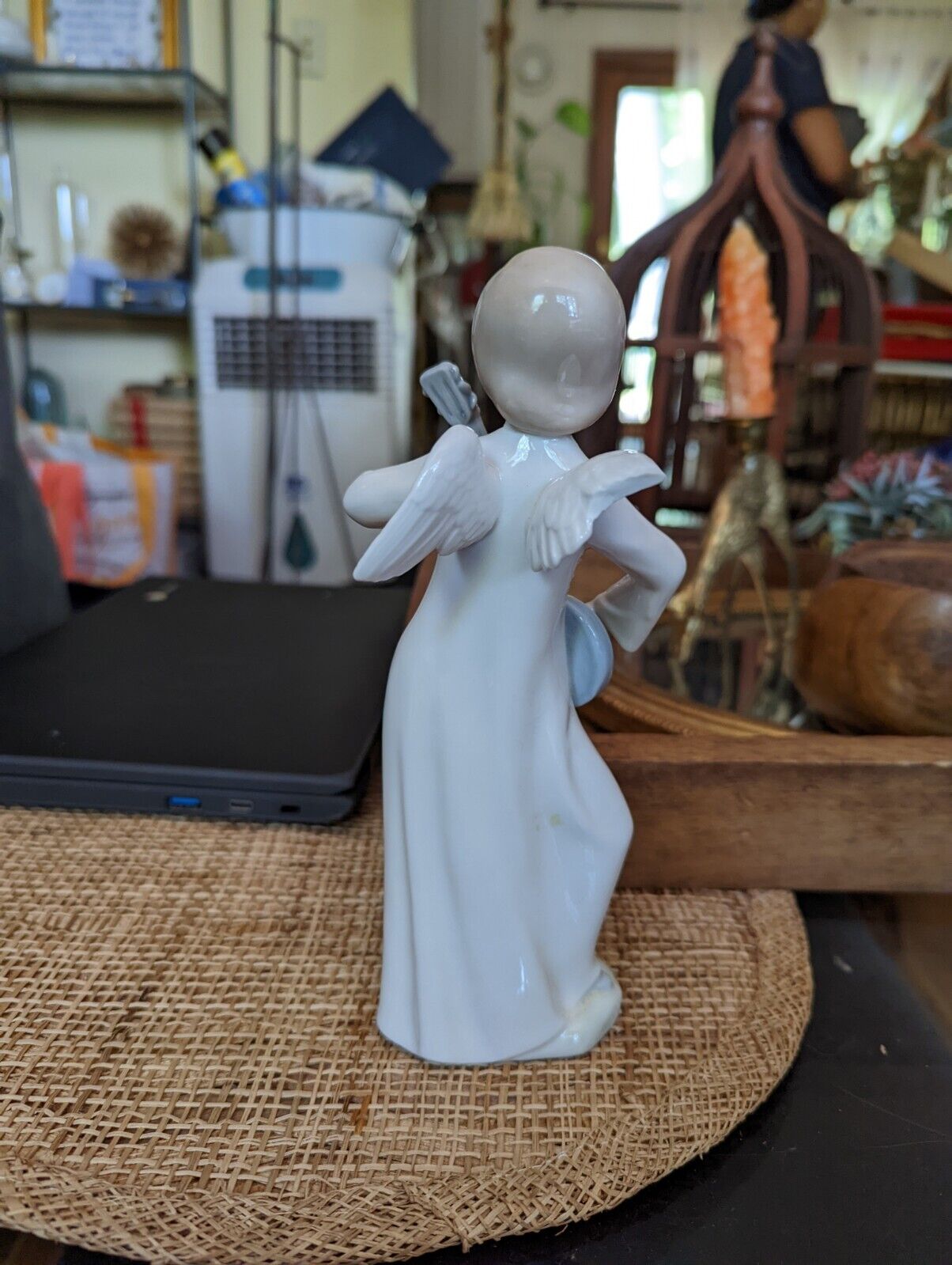 Lladro Nao Angel Playing the Banjo Porcelain Figurine #192 clipped wing.