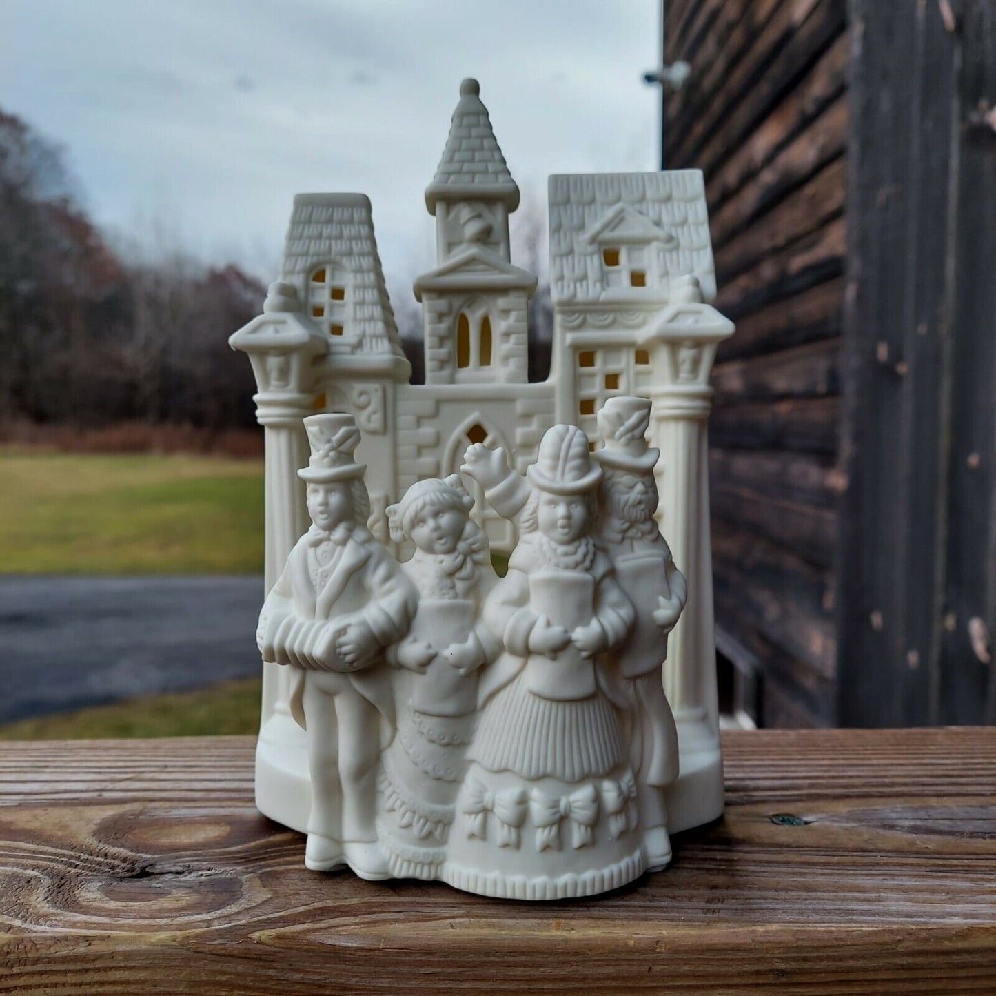 PARTYLITE "VILLAGE CAROLERS" HOLIDAY TEALIGHT CANDLE HOLDER WHITE BISQUE P0204