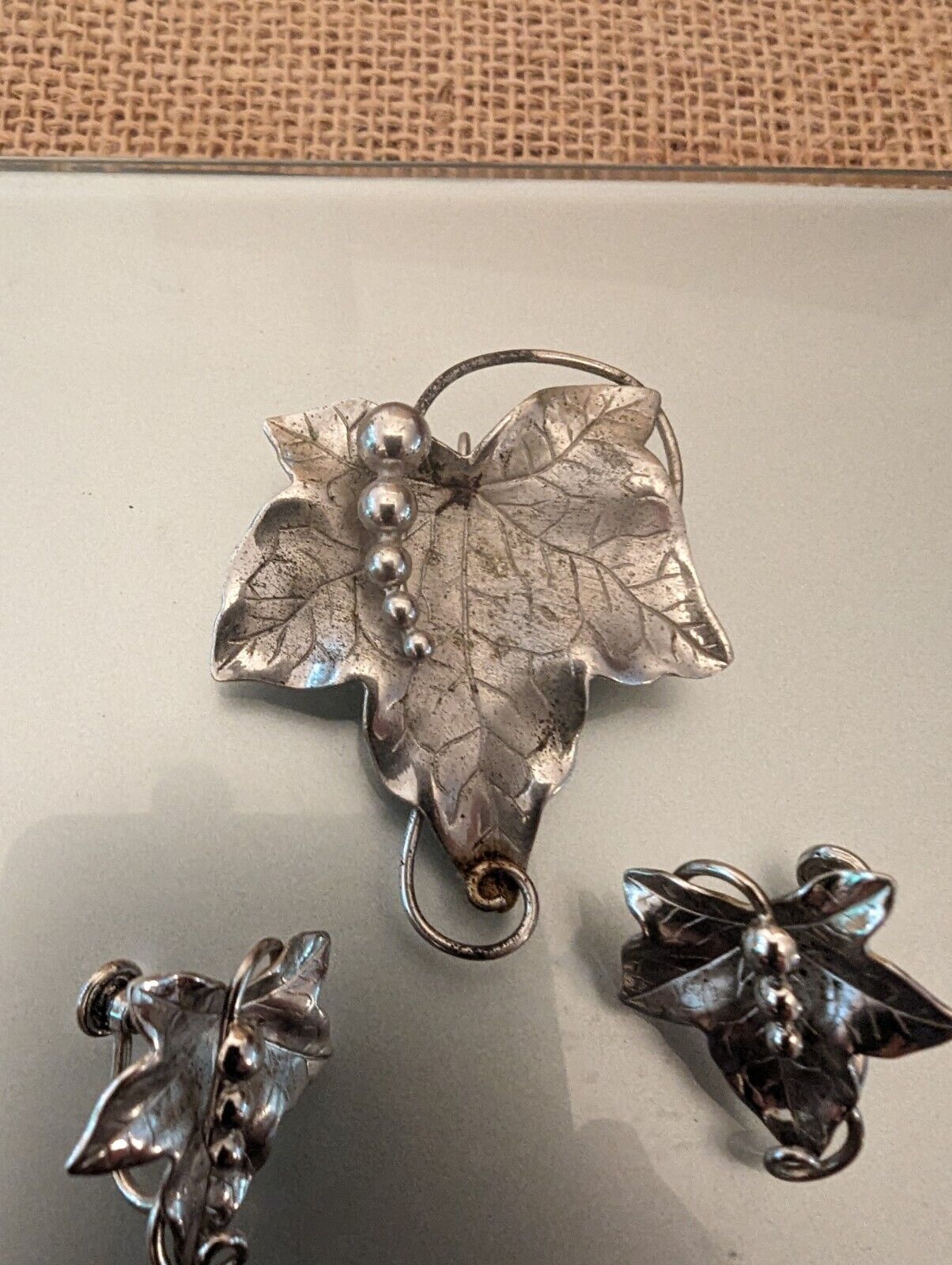 VINTAGE CARL ART STERLING SILVER GRAPE LEAF BROOCH AND EARRING SET 12 grams