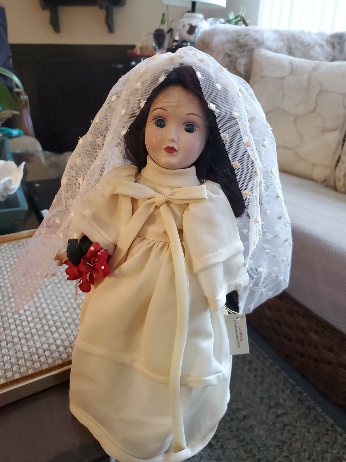 Danbury Mint Lindsey A Contemporary Bride Doll