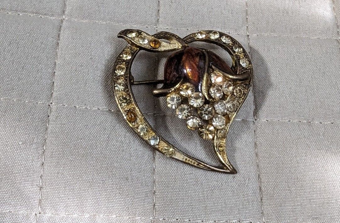 Beautiful Vintage 1950s Rhinestone And Enamel Golden Brooch