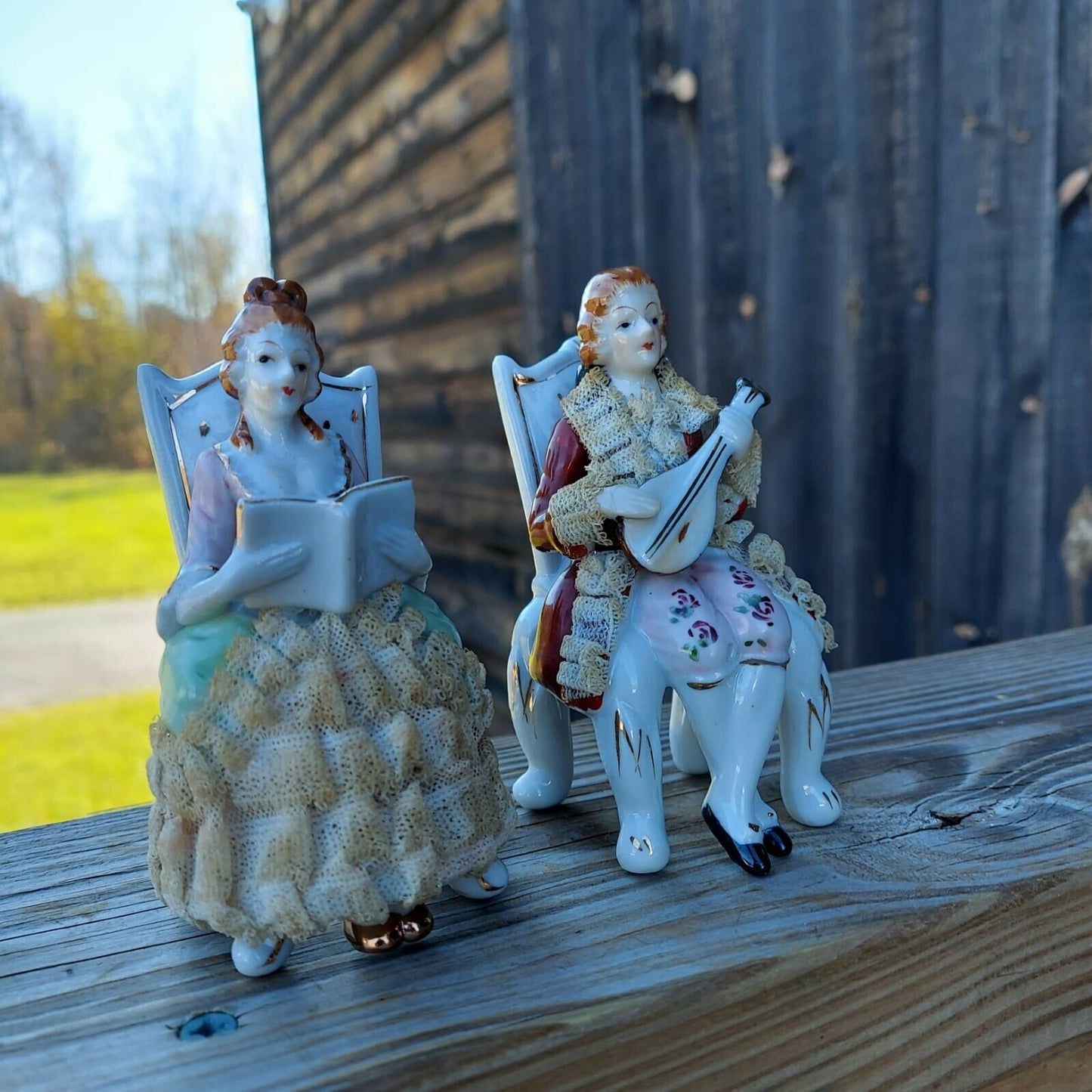 THAMES PORCELAIN FIGURINES COLONIAL MAN & WOMAN IN CHAIRS/2 PC/Japan/handpainted