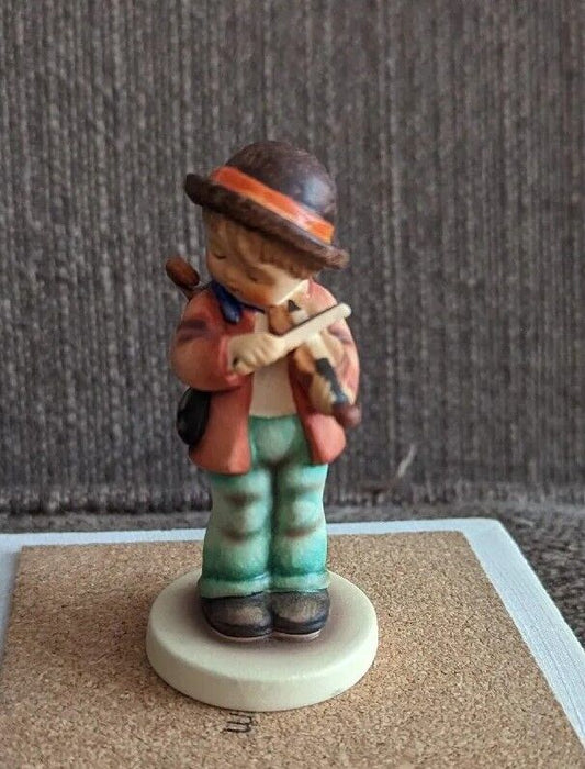 M I Hummel Goebel LITTLE FIDDLER Porcelain Figurine Germany Mold # 4 TMK 6, 3"