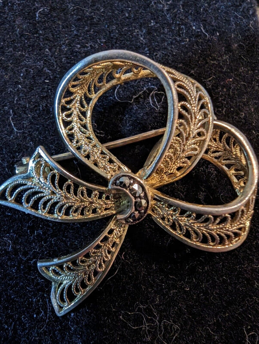 Marked Sterling Intricate Gold Toned Ribbon Pin Brooch