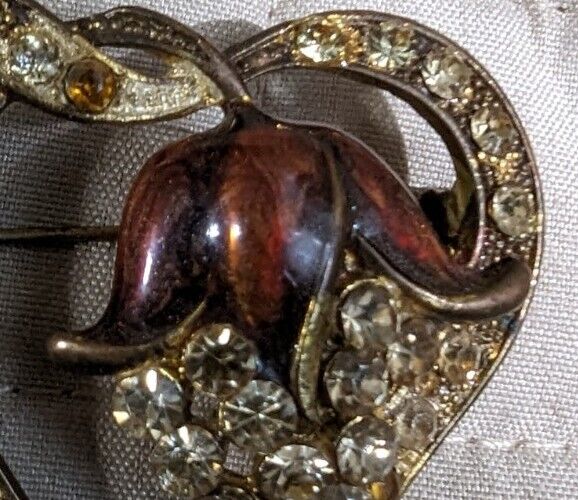 Beautiful Vintage 1950s Rhinestone And Enamel Golden Brooch