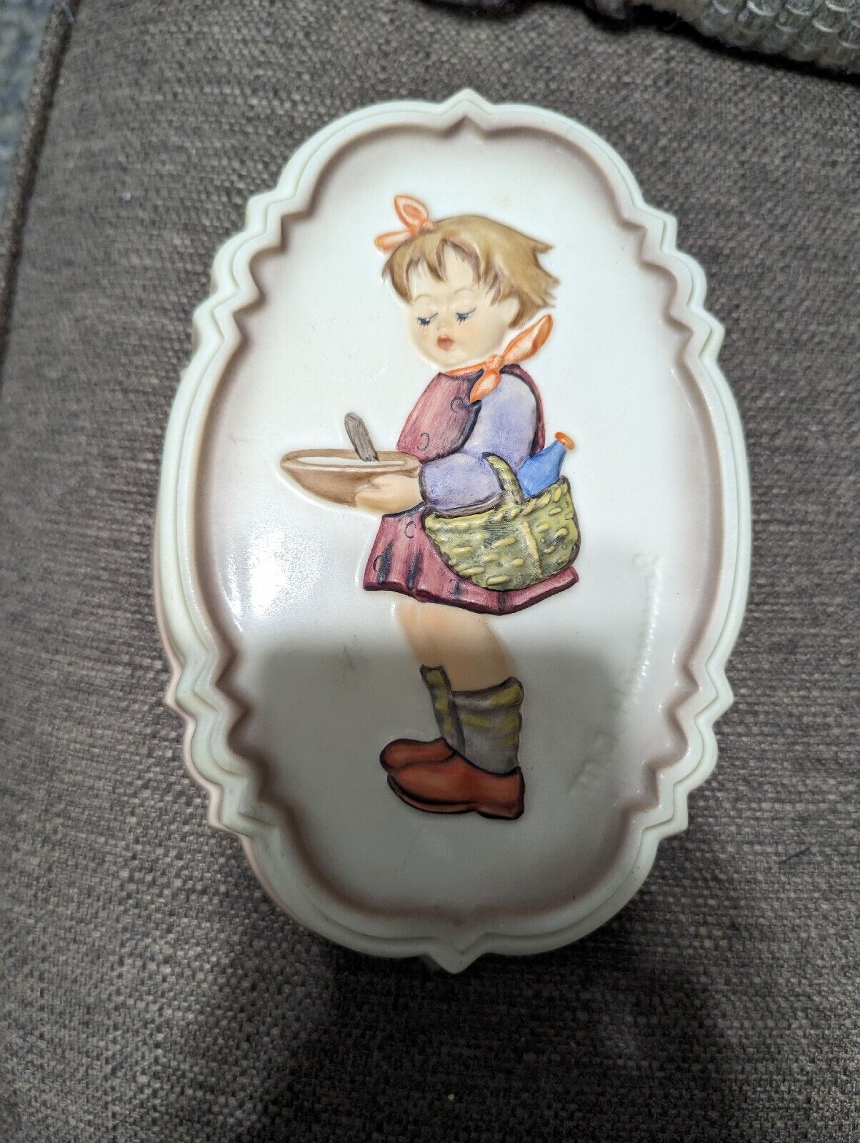 Goebel M.I. Hummel  "Supper's Coming" #229 Kitchen Mould Wall Hanging Signed 89