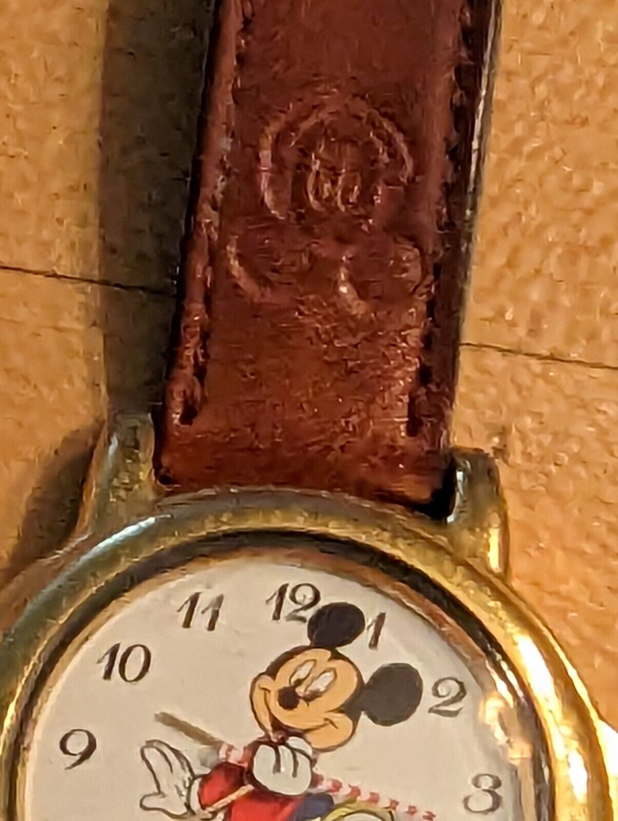 Lorus Quartz Disney Watch Japan Movmnt V421 0061 R2 Original Brown leather strap