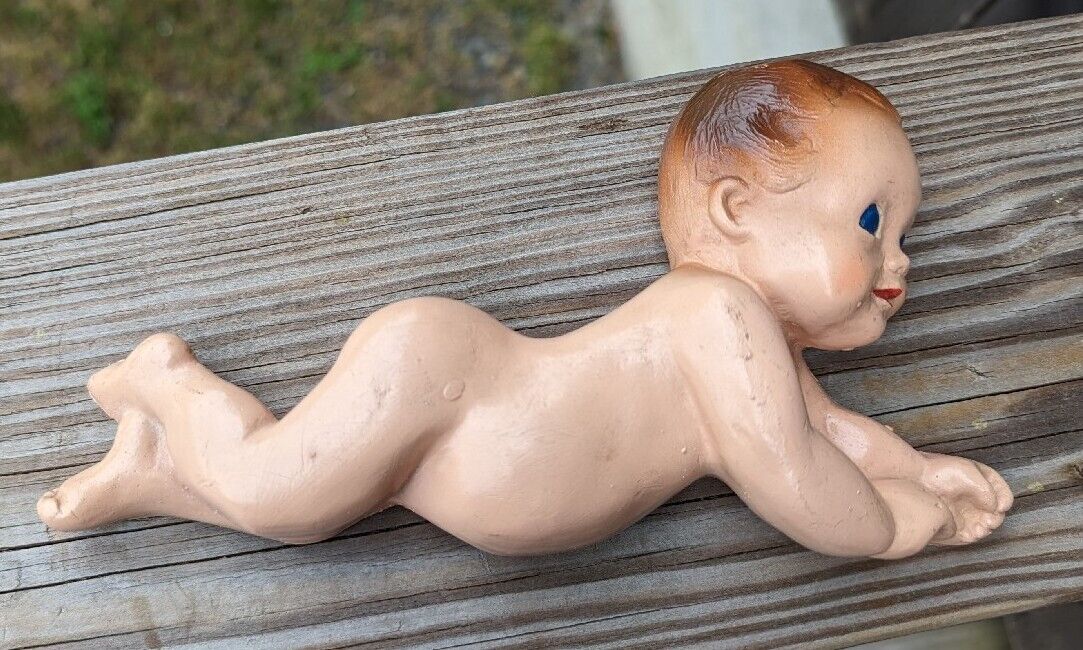 Vintage 1945 Palsto Plak Baby Lying On It's Tummy