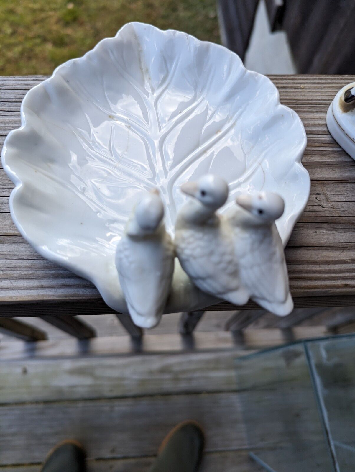 White Porcelain 3 Duck Sitting On Leaf Plate Edges