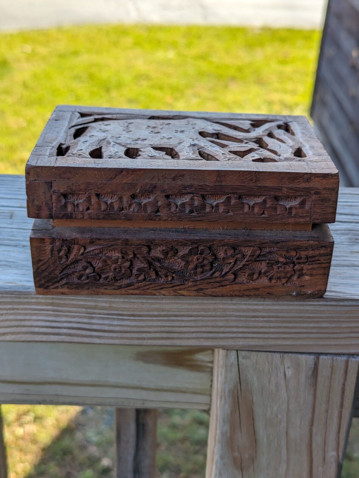 VTG Hand Carved India SHEESHAM WOOD Trinket JEWELRY Hinged Box Elephan Inlay 8x5