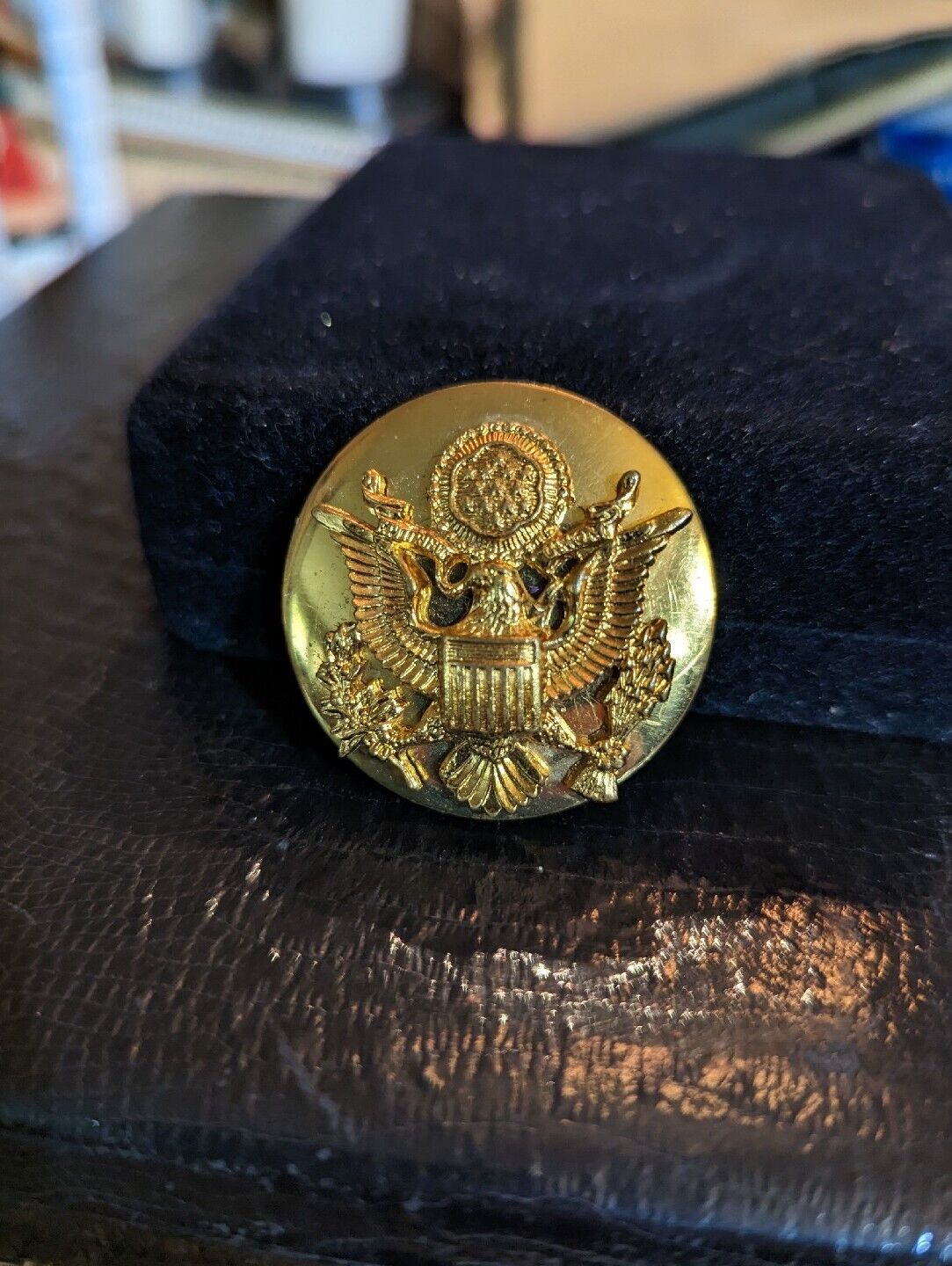 Vintage US ARMY OFFICER CAP BADGE PIN STAMPED Gold Tone E Pluribus Unum