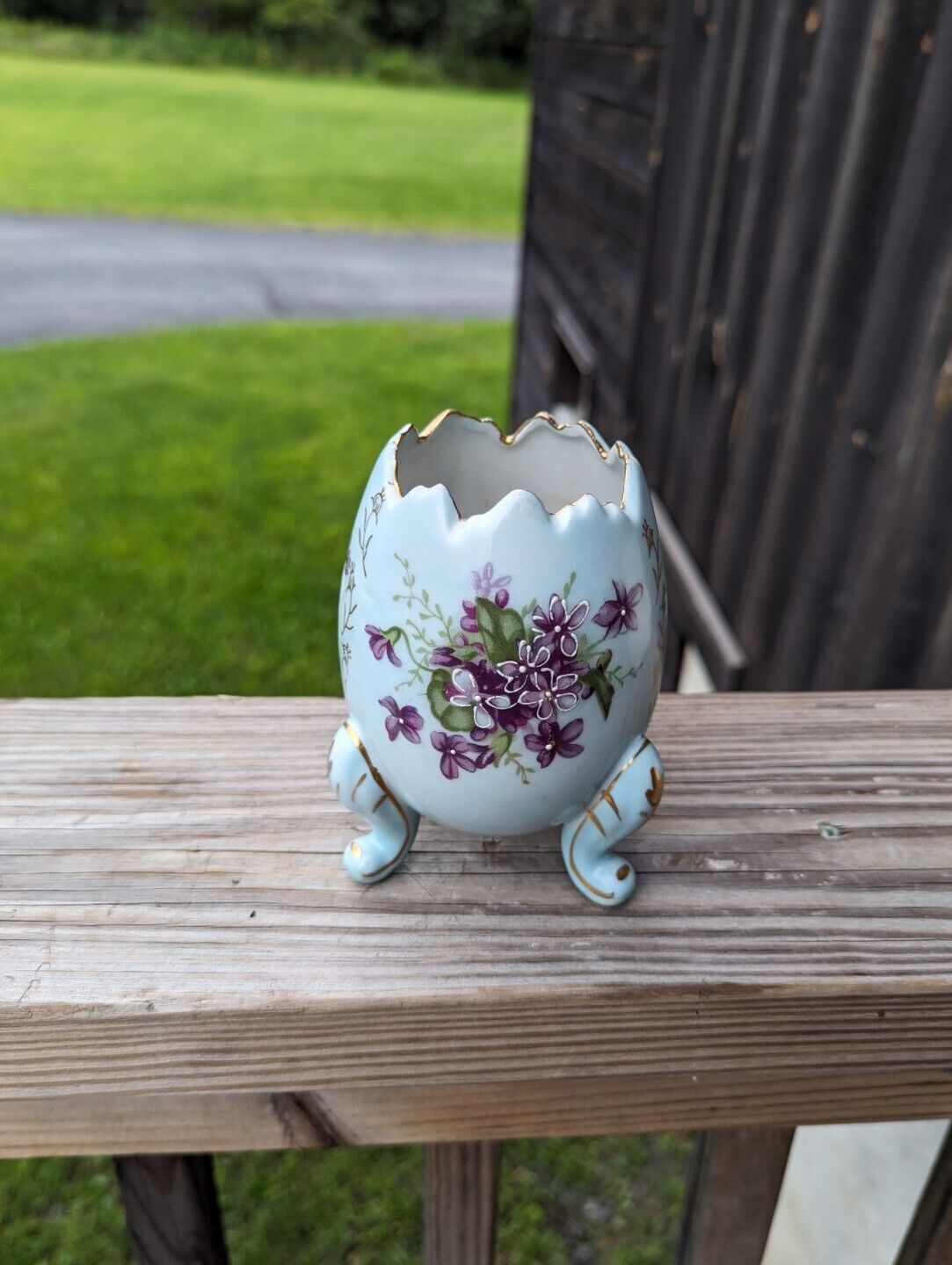 Vtg INARCO 5" Hand Painted Violets Blue Porcelain 3-Footed "Cracked" Egg Vase