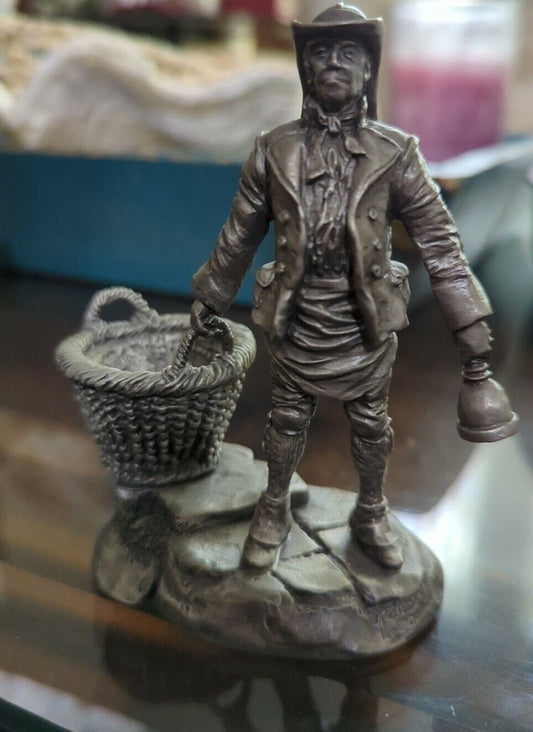 THE DUSTMAN  FINE PEWTER FIGURINE  FRANKLIN MINT 1977 4"x3"