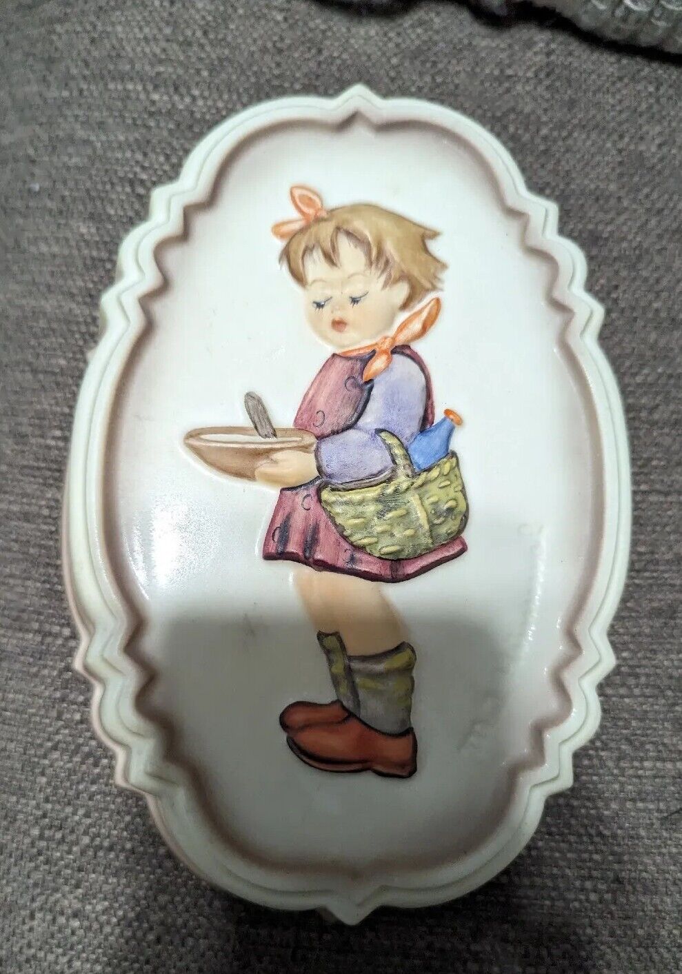 Goebel M.I. Hummel  "Supper's Coming" #229 Kitchen Mould Wall Hanging Signed 89