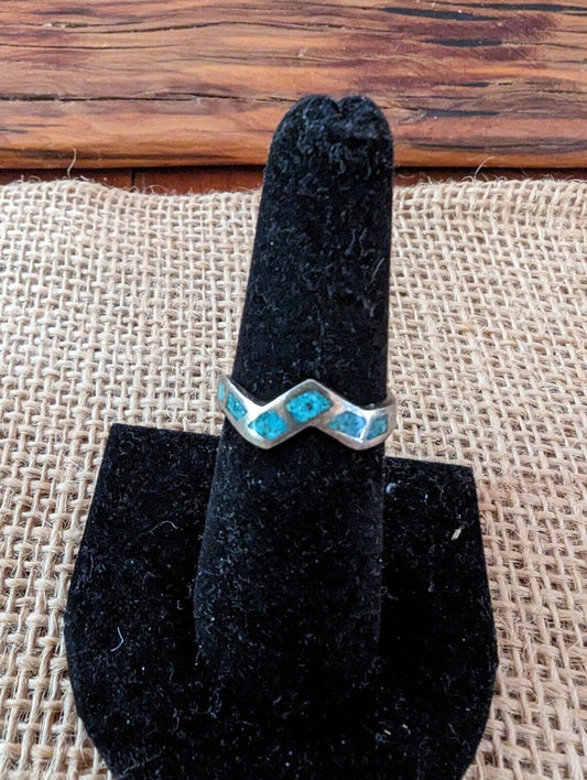 Unique Straight Line Wave Crushed Turquoise Over Silver Tone Ring Size 7