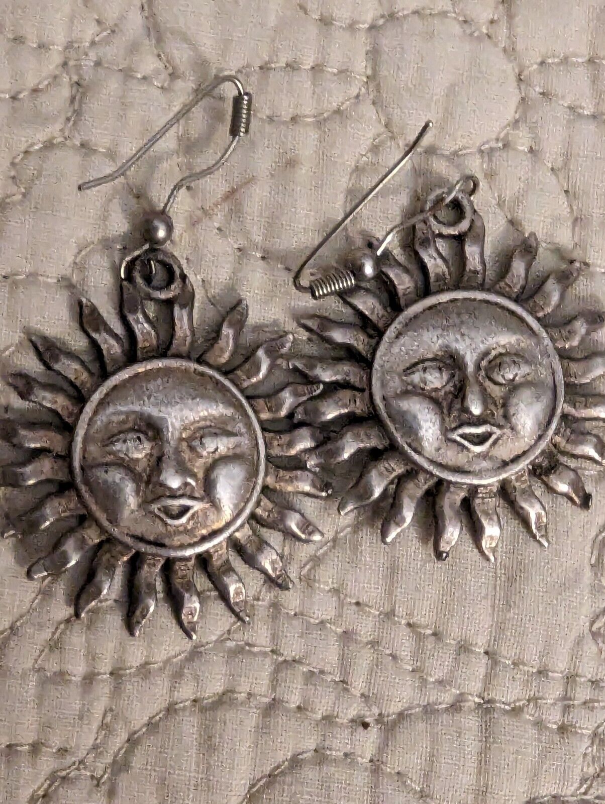 Vintage Express Sun Face Shaped Matte Silver Tone Dangle Earrings Pierced Drop