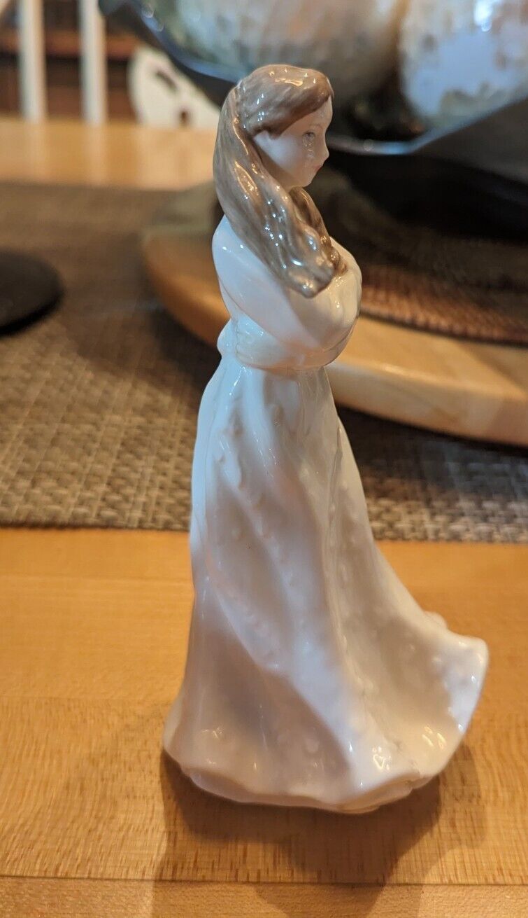 Vintage 2000 Figurine ROYAL DOULTON SENTIMENTS EMBRACE HN 4258 Lady Figurine 6"