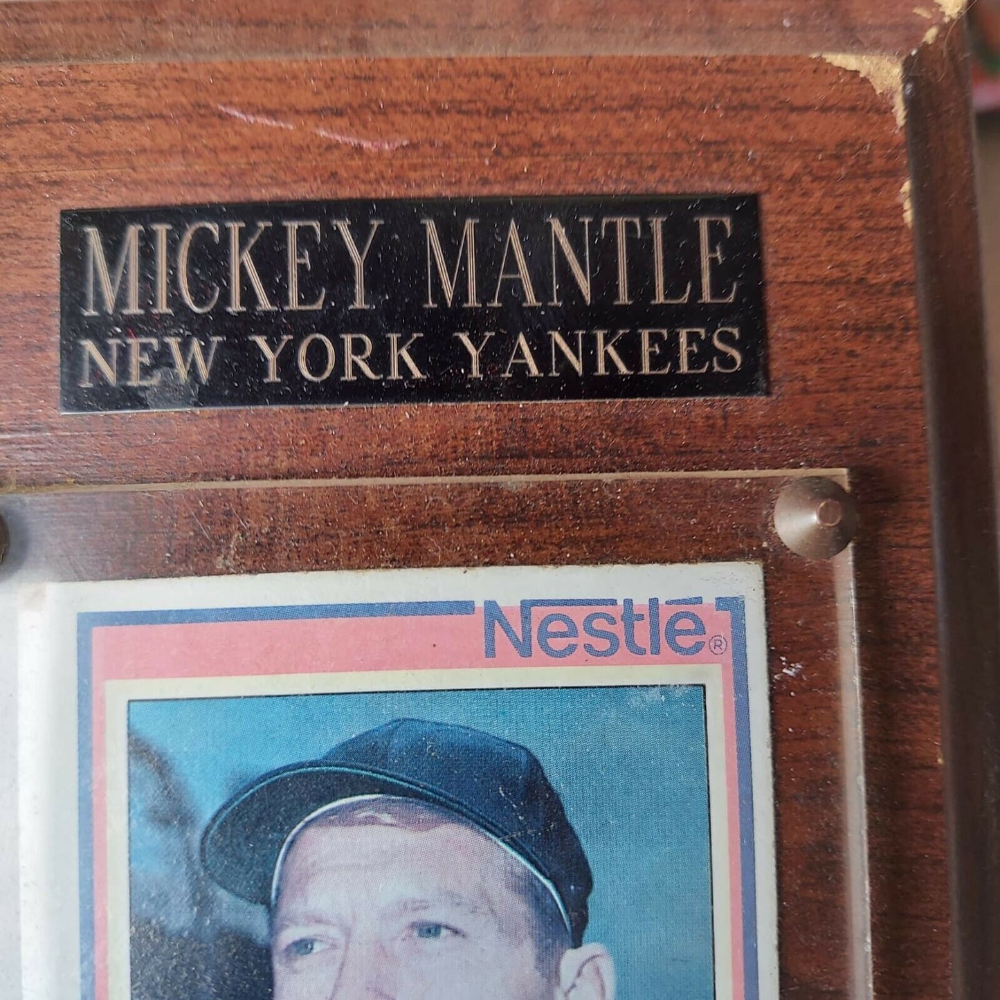 Vintage Mickey Mantle Wood Plaque With Mickey Mantle 1987 Topps Nestle #17 card