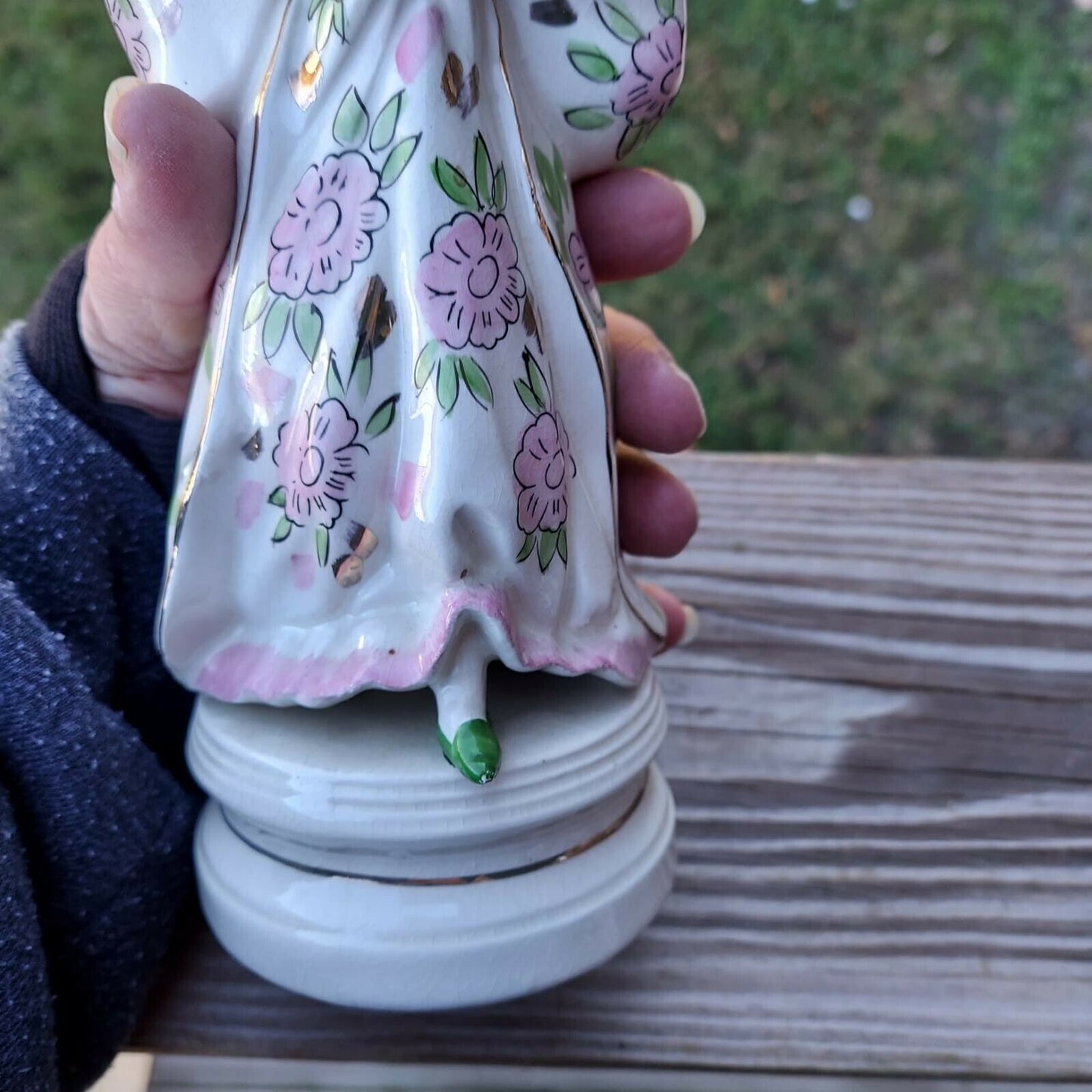 COLONIAL LADY FIGURINE, CREAM COLOR, PINK FLOWERS, GREEN, 9 1/2" TALL, GOLD TRIM