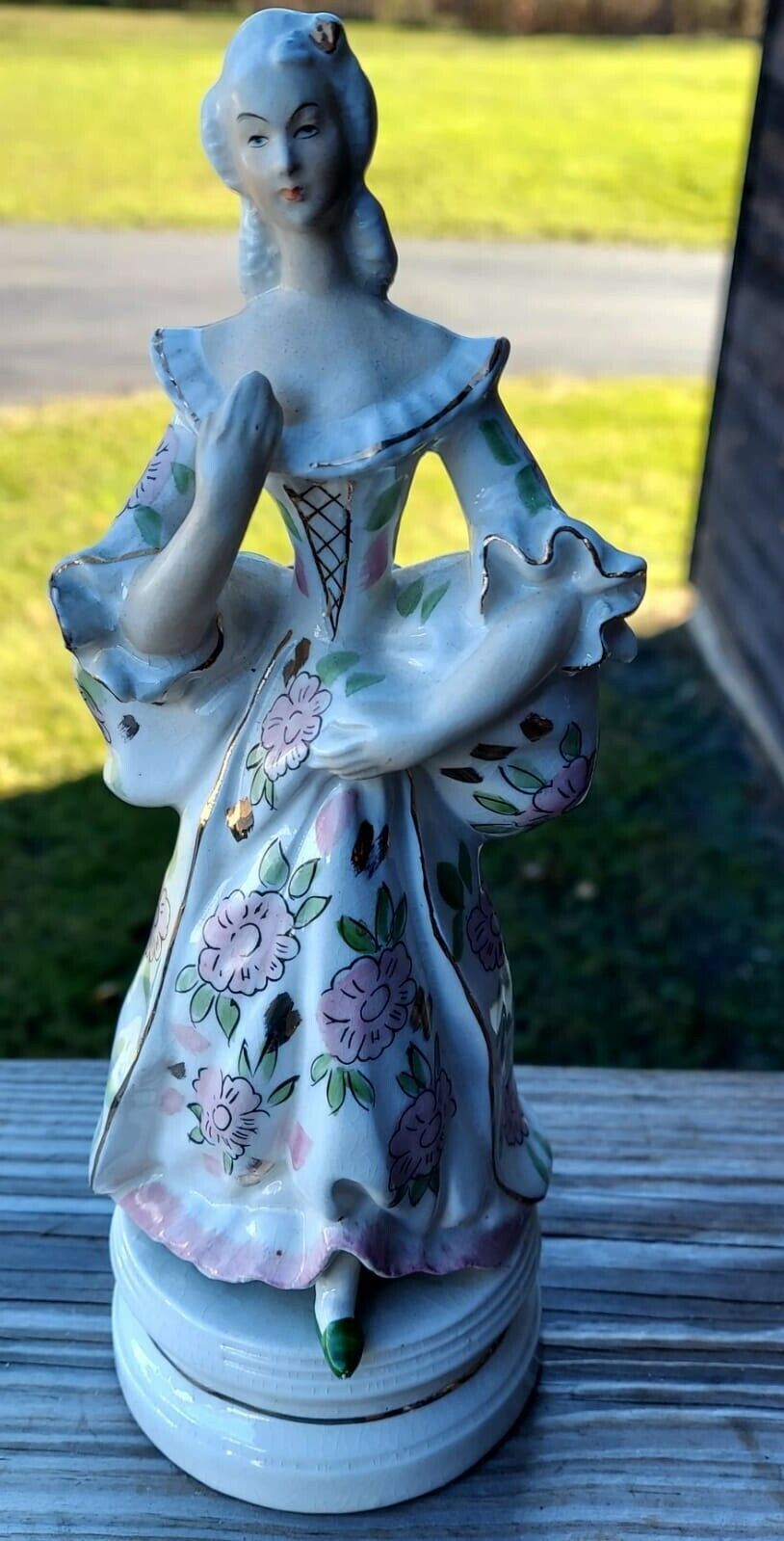 COLONIAL LADY FIGURINE, CREAM COLOR, PINK FLOWERS, GREEN, 9 1/2" TALL, GOLD TRIM