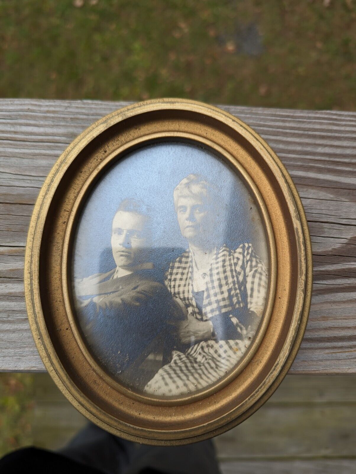 Vintage Old Oval Framed Black And White Photo 6" Top To Bottom