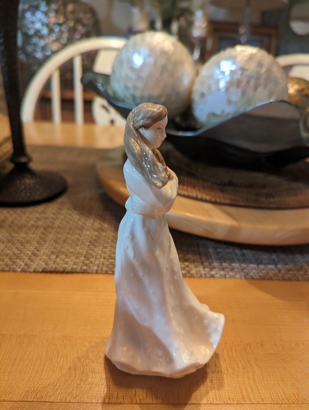 Vintage 2000 Figurine ROYAL DOULTON SENTIMENTS EMBRACE HN 4258 Lady Figurine 6"