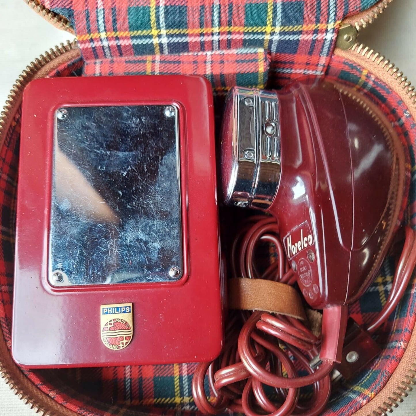 Vintage Norelco Electric Shaver In Leather Bag With Mirror Box