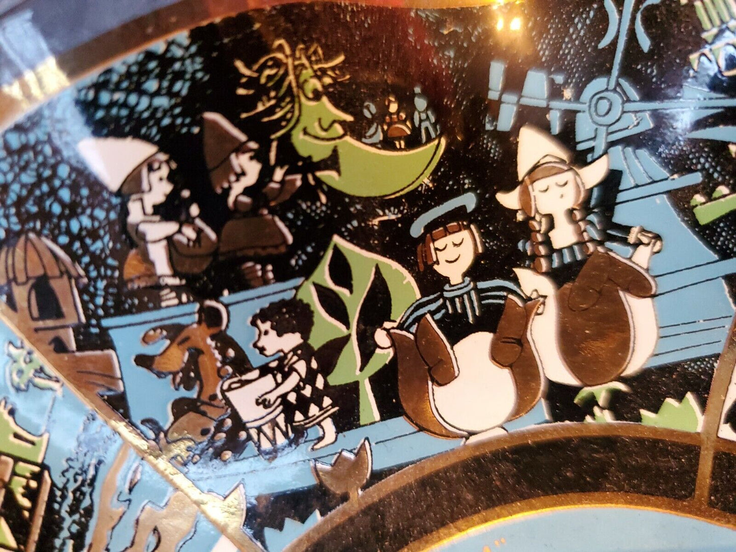 Vintage Walt Disney World Scalloped Candy Glass plate1970's