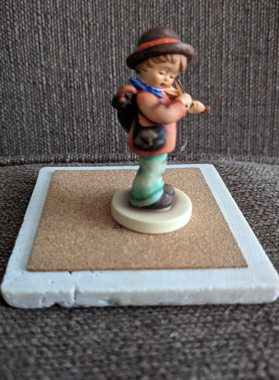 M I Hummel Goebel LITTLE FIDDLER Porcelain Figurine Germany Mold # 4 TMK 6, 3"