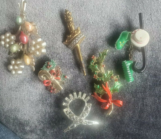 Vintage Collection Of Six Holiday Brooches Custom jewelry lot